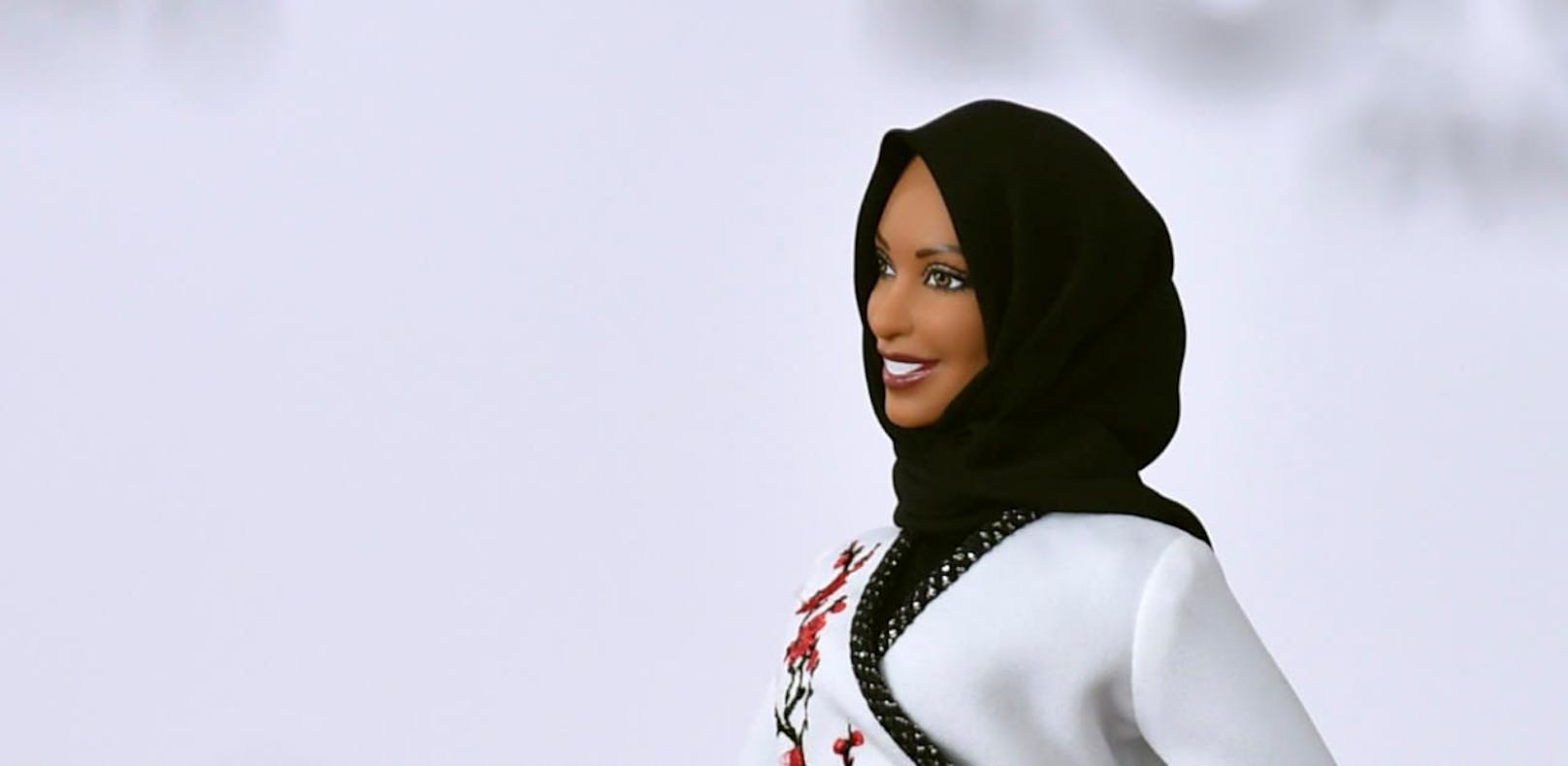 Facebook sperrt Kritikerin von Kopftuch-Barbie
