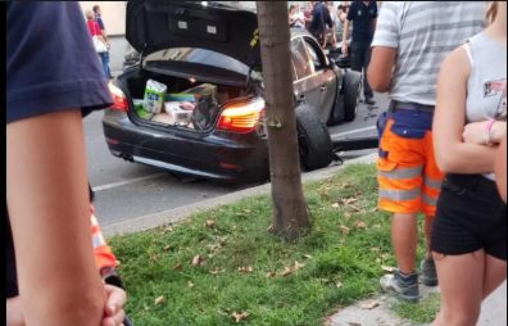 Crash in Wien-Simmering. Unfall-Lenker war 15 Jahre alt und besaß keinen Führerschein. 