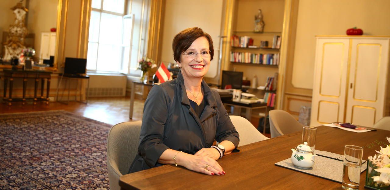 Heute.at - First Lady hilft Frauen in Not: Will sie stärken!