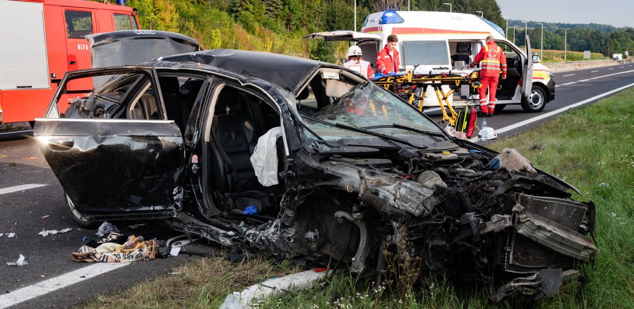 Heute.at - Audi-Fahrer (24) landete auf Autobahn im Graben