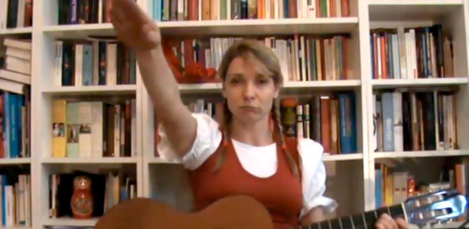 Anzeige für Maria Stern wegen 'Hitlergruß' in Video