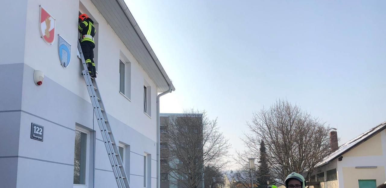 Heute.at - Floriani-Vize sperrte sich aus Wohnung: Hund befreit