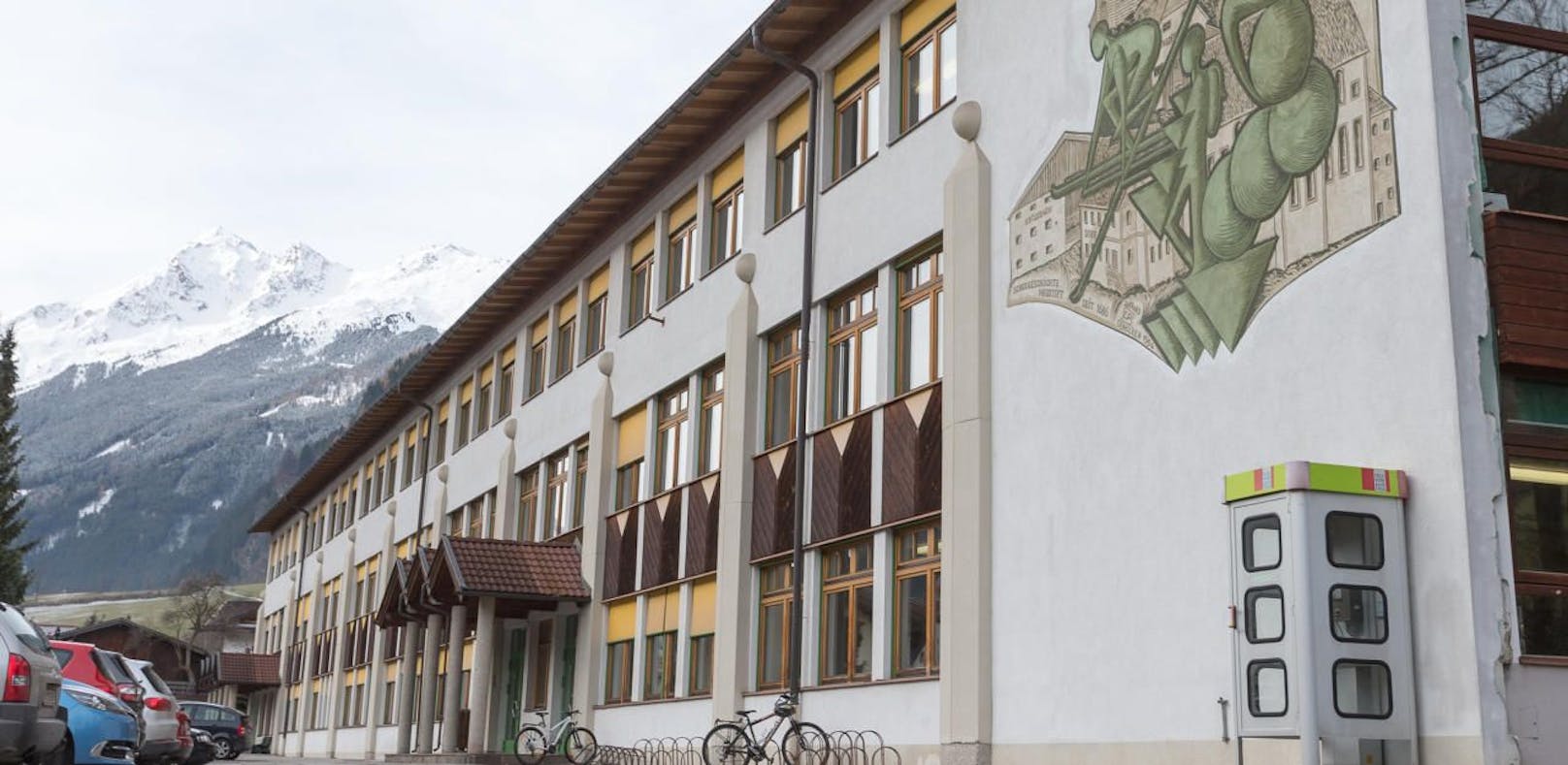 Land Tirol suspendiert Lehrer der Schule Neustift