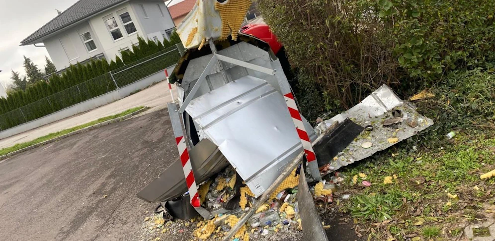 Glascontainer neben Spielplatz in Ansfelden gesprengt