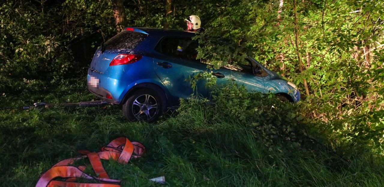 Heute.at - Mann aß Vorspeise, als sein Auto in Bach rollte