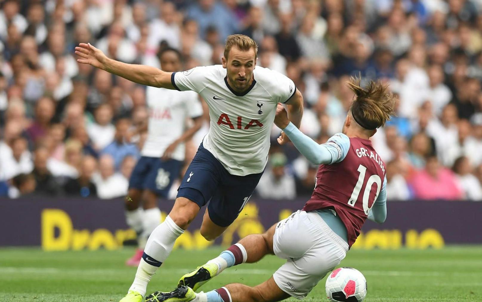 Grealish im Duell mit Tottenham-Star Kane, der im Finish den 3:1-Sieg fixierte.