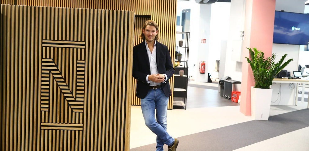 Valentin Stalf (33) im Büro am Wiener Donaukanal