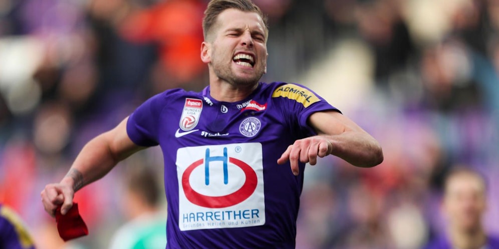 Austria-Kapitän Alexander Grünwald mit der Kapitänsschleife.