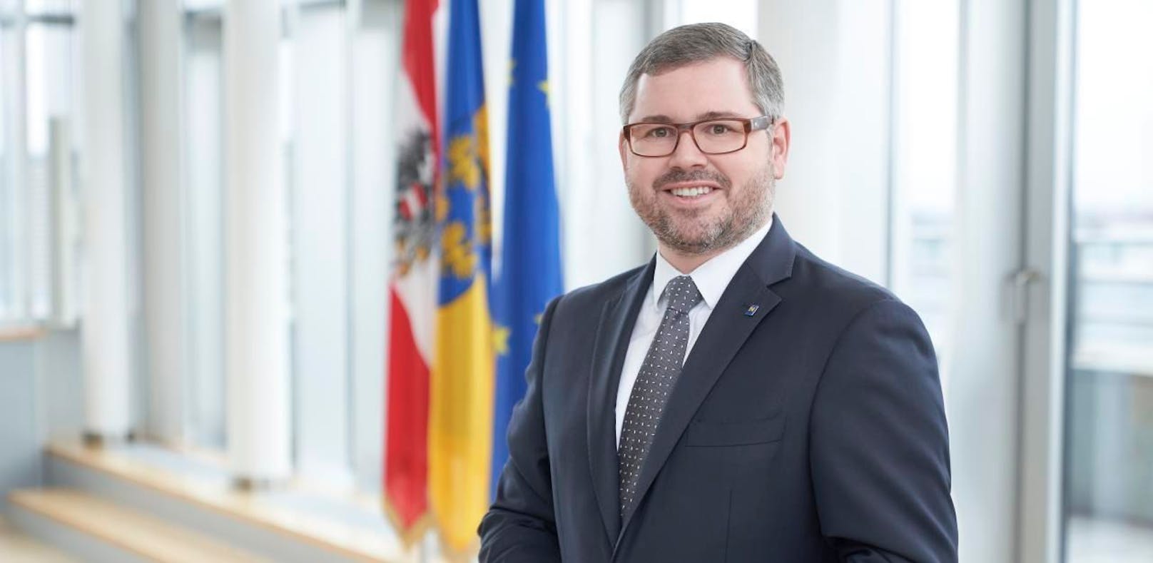 Finanzlandesrat Ludwig Schleritzko (ÖVP) präsentierte die Finanzzahlen der Landes Niederösterreichs aus dem letzten Jahr.                  