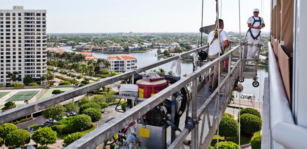 Ein 41-jähriger Mann verletzte sich bei Malerarbeiten tödlich.