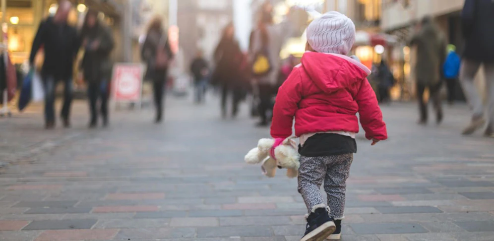 Die 32-Jährige hatte ihre Tochter auf die Straße geschleudert