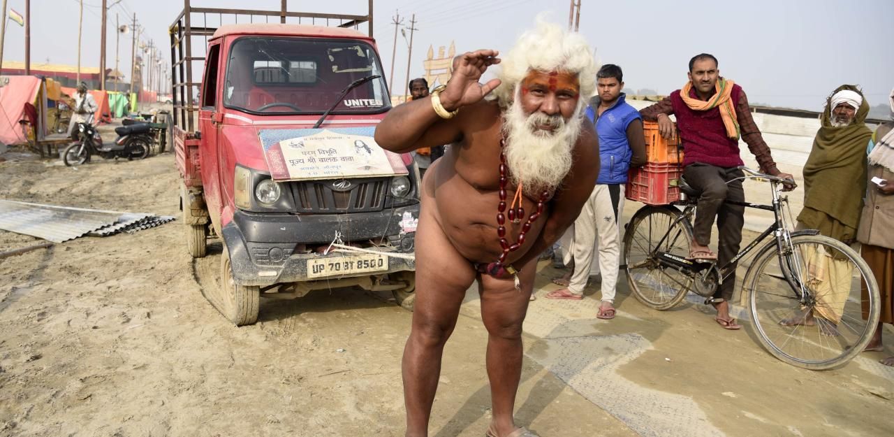 Heute.at - Heiliger Mann schleppt Pkw mit seinem Penis ab