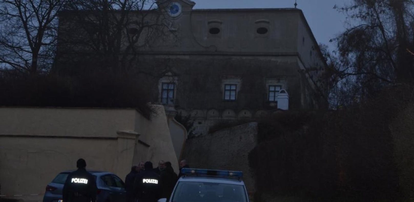 Drei Tote im Schloss: Graf bleibt in U-Haft