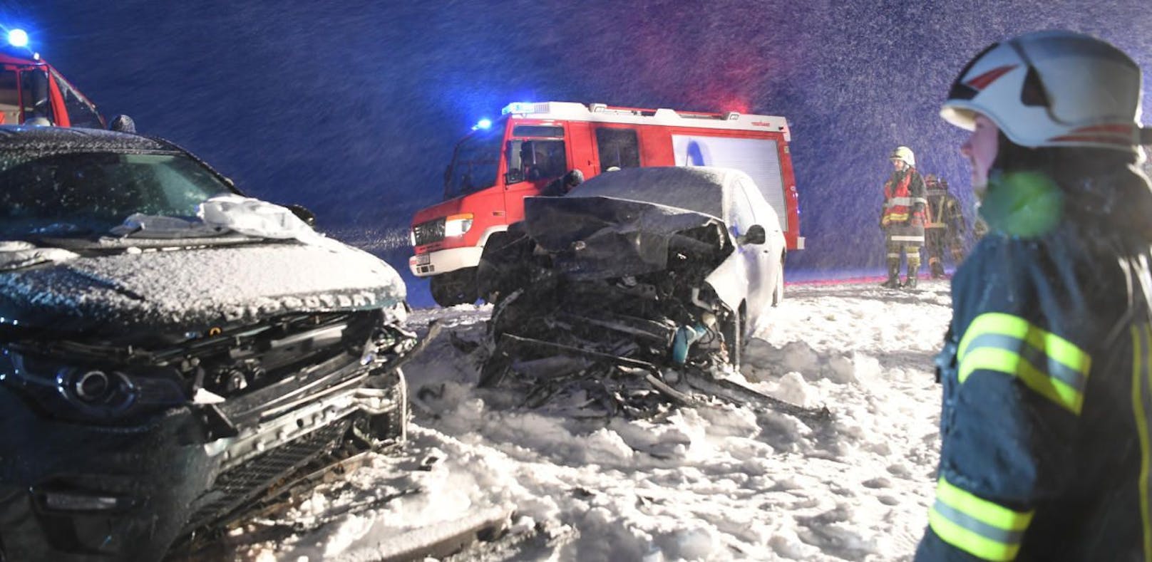 Ein Todesopfer auf schneeglatter Fahrbahn