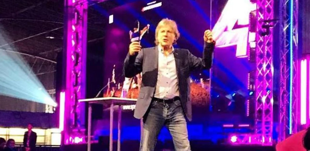 Bruce Dickinson: Heavy-Metal-Gott, Pilot, erfolgreicher Unternehmer und Digital-Verweigerer