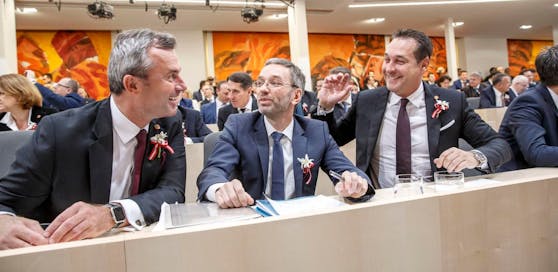 (v.l.n.r.) Norbert Hofer, Herbert Kickl und Heinz-Christian Strache bei der konstituierenden Sitzung des Nationalrates 2017.