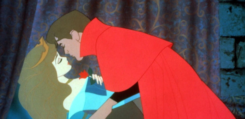 Der Kuss empört die zweifache Mutter.