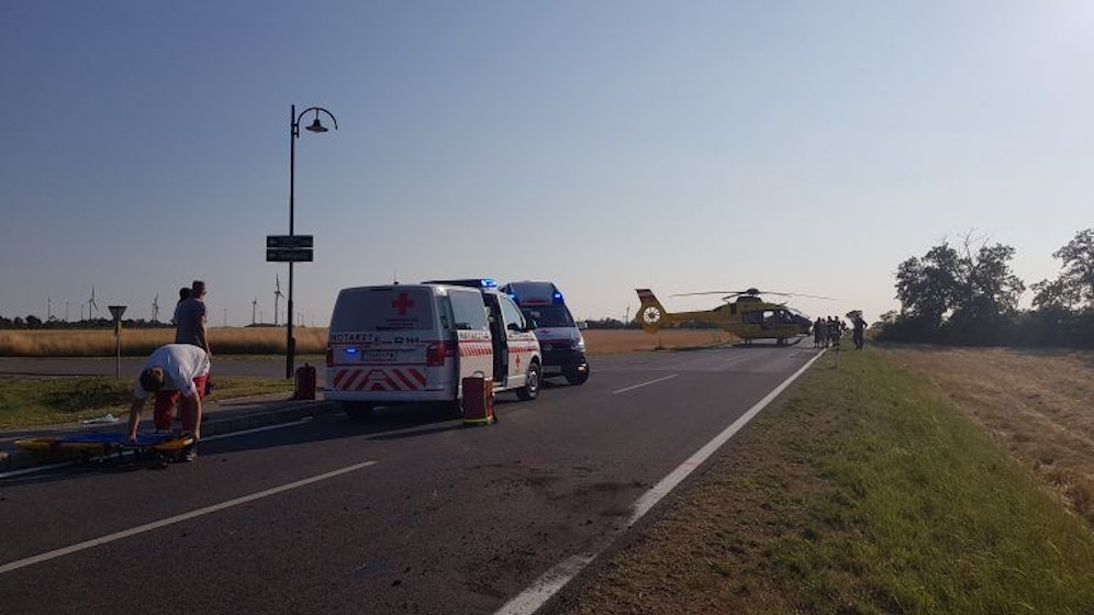 Die Rettungskräfte am Unfallort.