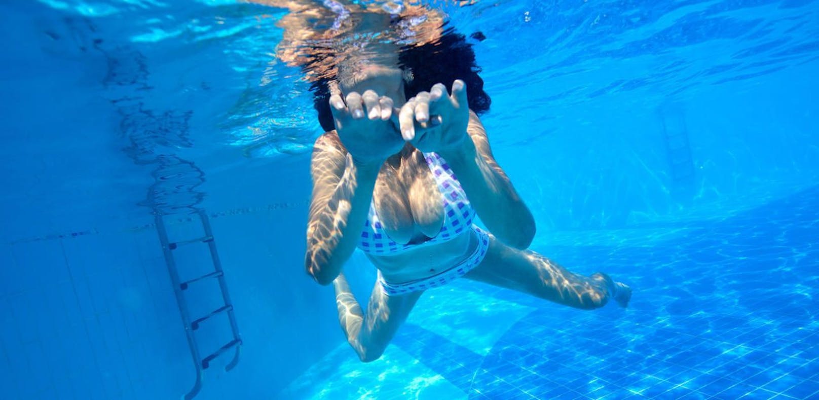 Die Frauen wurden unter Wasser fotografiert (Symbolbild)