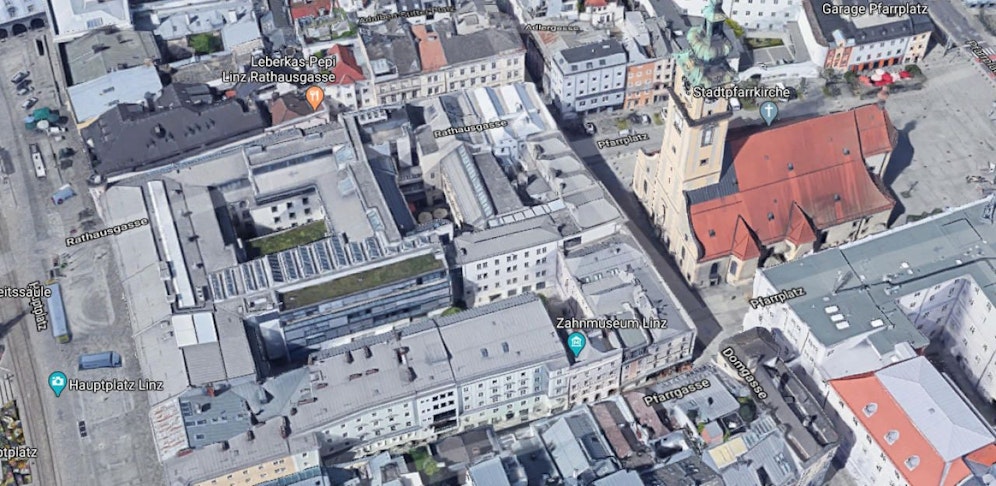 Rund um das Alte Rathaus könnte die Stadt einige Häuser verkaufen.
