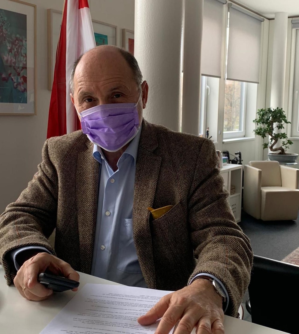 "Schutzmaskiert": Wolfgang Sobotka