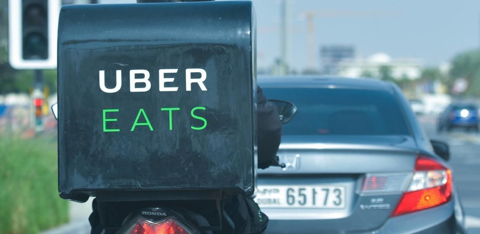 Uber Eats Fahrer auf der Flucht - Mordverdacht