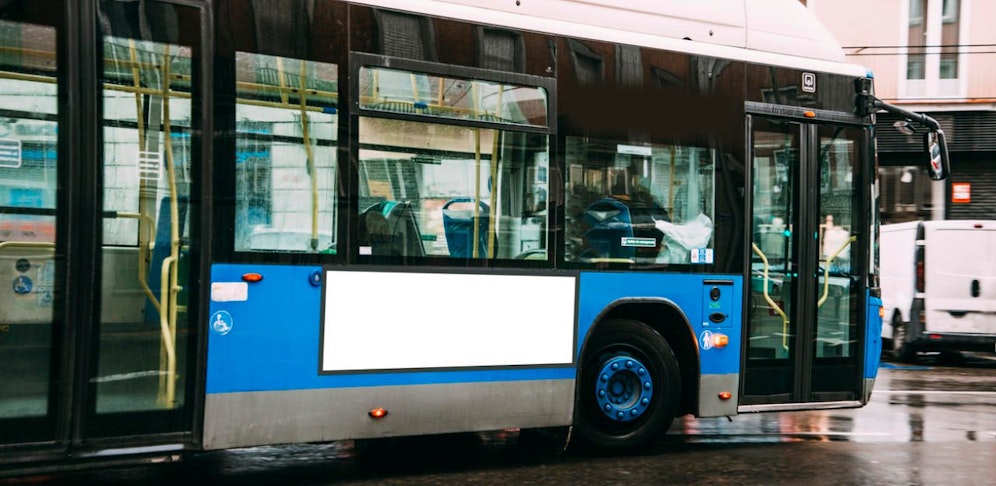 Die beiden Männer stiegen nicht in den Bus, weil der Fahrer eine andere Hautfarbe hatte