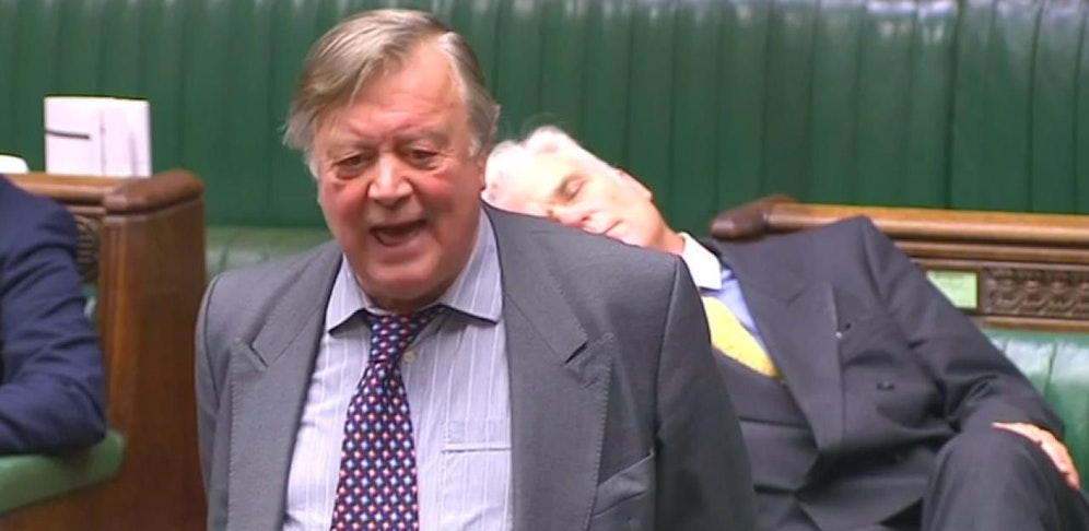 Der Politiker ist während einer Ansprache im britischen Unterhaus eingenickt.
