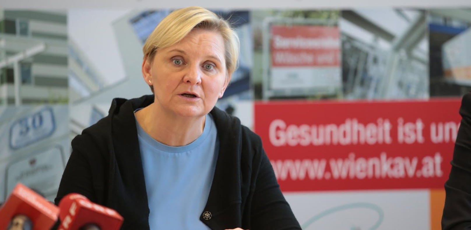 Noch-Gesundheitsstadträtin Sandra Frauenberger (SPÖ) präsentiert  die KAV-Reform.
