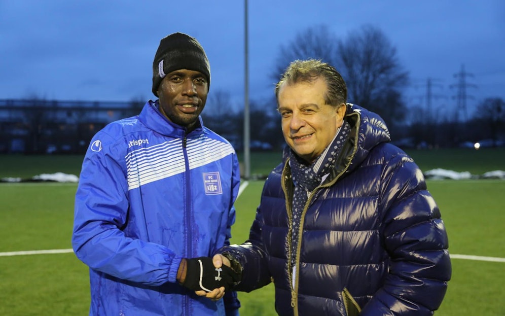 Präsident Walter Niedermayr begrüßt Neuzugang Rodnei.