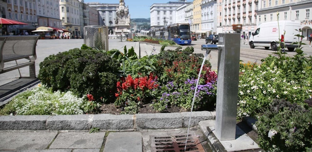 Die 70 Linzer Trinkbrunnen wie hier am Hauptplatz sind jetzt alle aktiv.