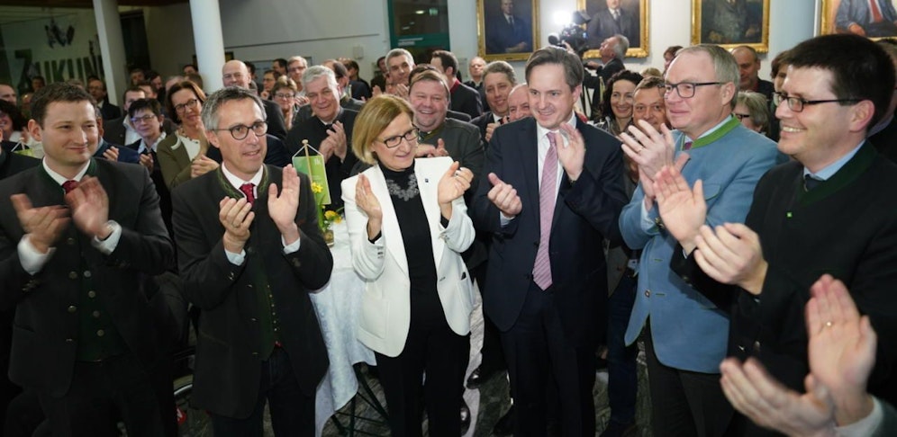 Jubel bei Landeschefin Johanna Mikl-Leitner und dem Team um Johannes Schmuckenschlager.
