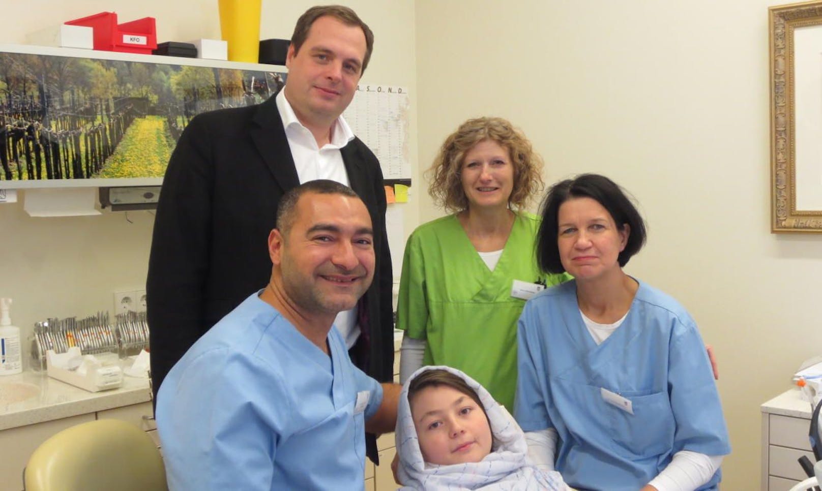 Ahmed El Shafie, Robert Wagner, eine Patientin, Karin Hoffmann und Susanne von Böhl. (v.l.)