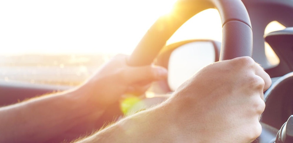Der Autofahrer verunfallte wegen einer tief stehenden Sonne