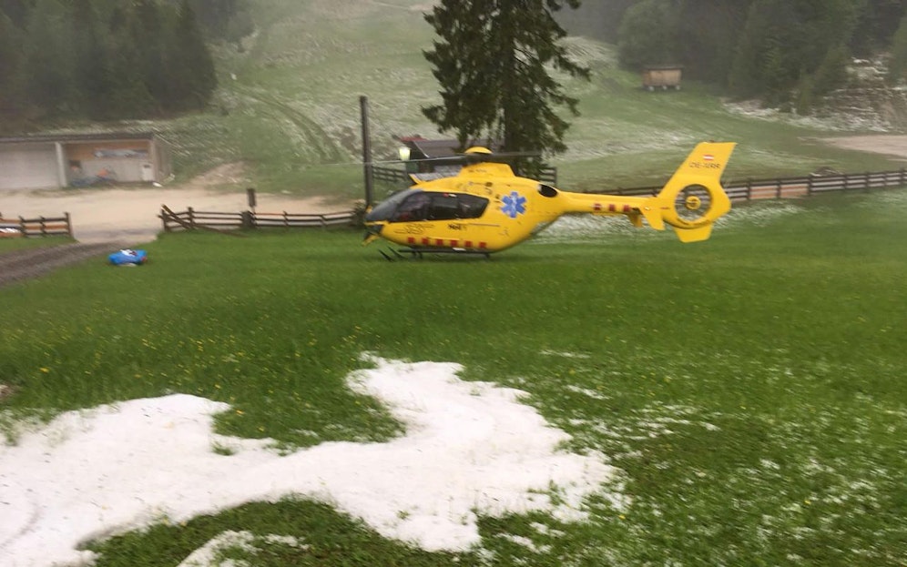 Notarzthubschrauber im Einsatz in Steinberg am Rofan.