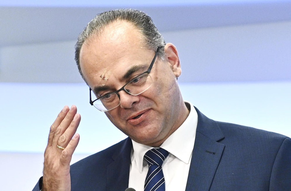 Weil nach wie vor manipulierte Autos unterwegs sind, wurde das Verkehrsministerium (im Bild: der interimistische Verkehrsminister Andreas Reichhardt) wegen Untätigkeit angezeigt.