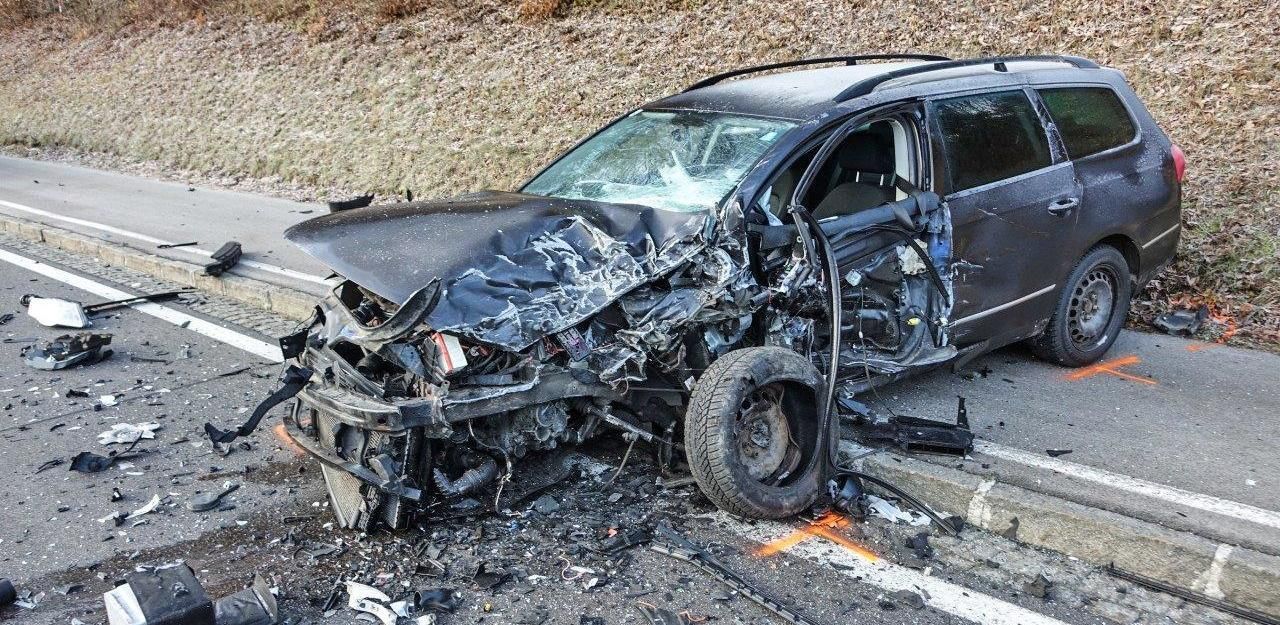 Heute.at - Frontalcrash fordert zwei teils Schwerverletzte