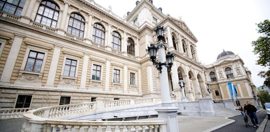 Die Universität Wien soll den Ehrentitel der rechtsextremen Verbindung zurückziehen, fordert die ÖH.