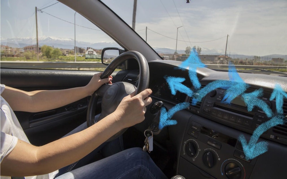 Bei schlecht gewarteten Klimaanlagen verteilen sich Bakterien im Fahrzeug.