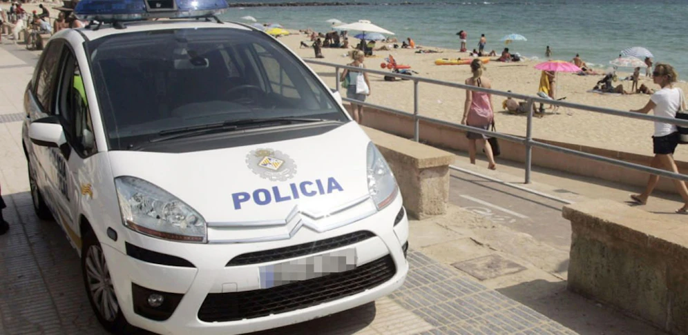 Die Polizei nahm einen deutschen Touristen fest. 