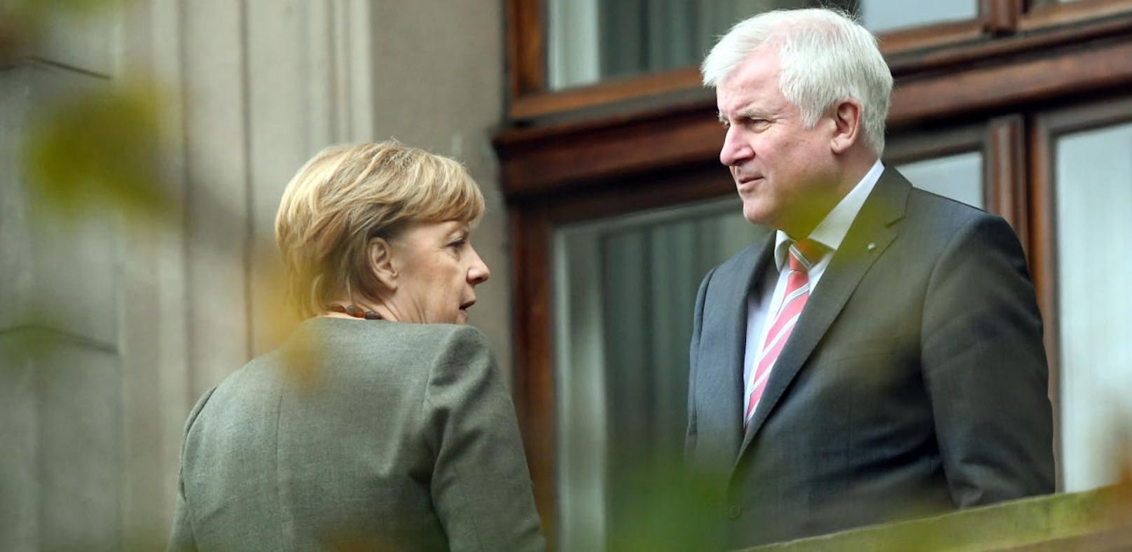 Die deutsche Bundeskanzlerin Angela Merkel (CDU) und CSU-Chef Horst Seehofer sollen sich geeinigt haben.