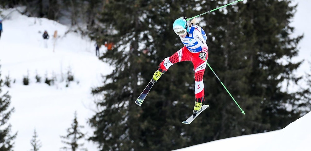 Andrea Limbacher stürzt in Megeve, Frankreich, schwer.