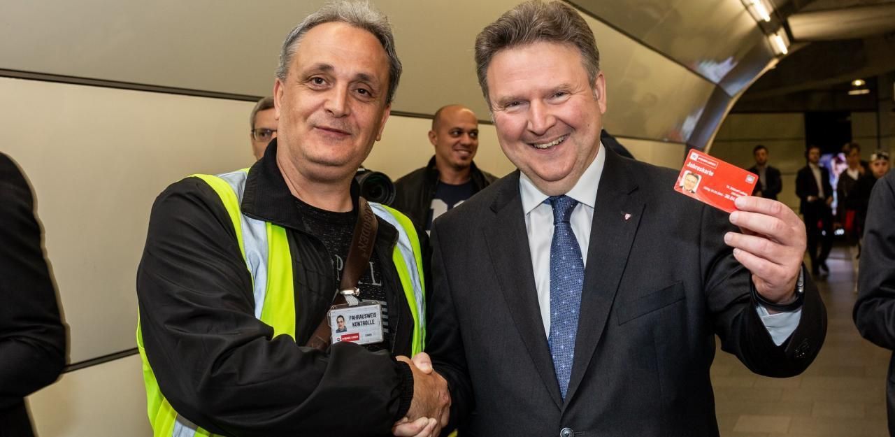 Der neue Bürgermeister Michael Ludwig ist selbst begeisterter Öffi-Nutzer, will das Security-Personal der Wiener Linien aufstocken. 