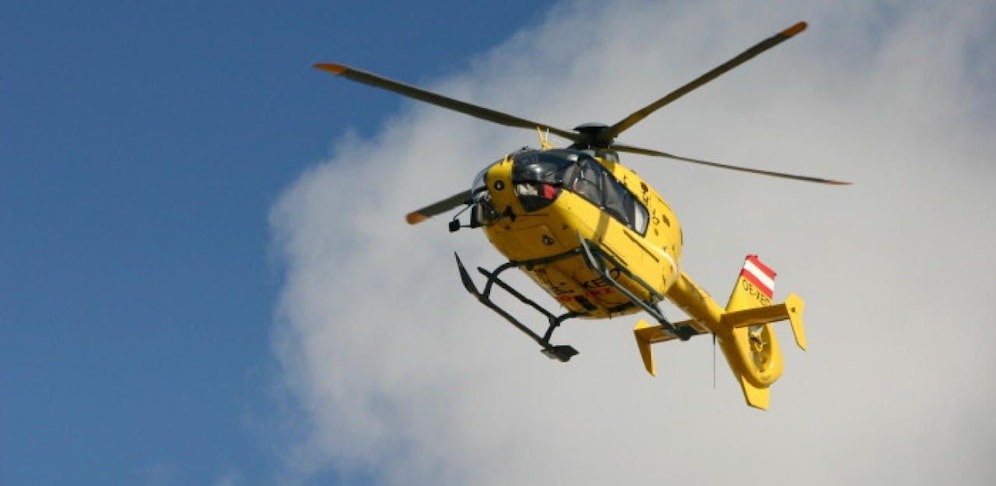 Der schwer verletzte Lenker wurde mit dem Heli abtransportiert.