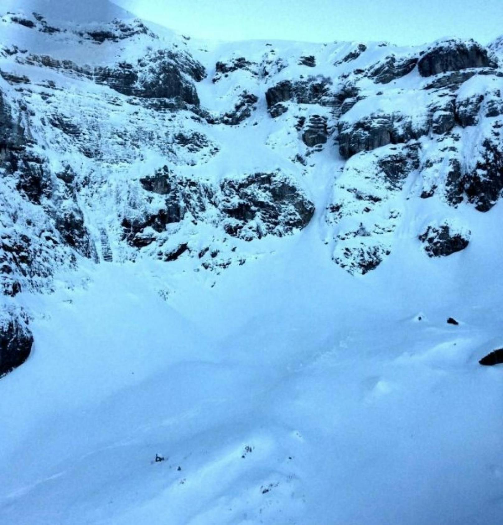 Am Dienstag (1.1.2019) ist ein 63-jähriger Mann im Schweizer Gebiet Chäserrugg abseits des präparierten Winterwanderwegs abgestürzt und verstorben. 