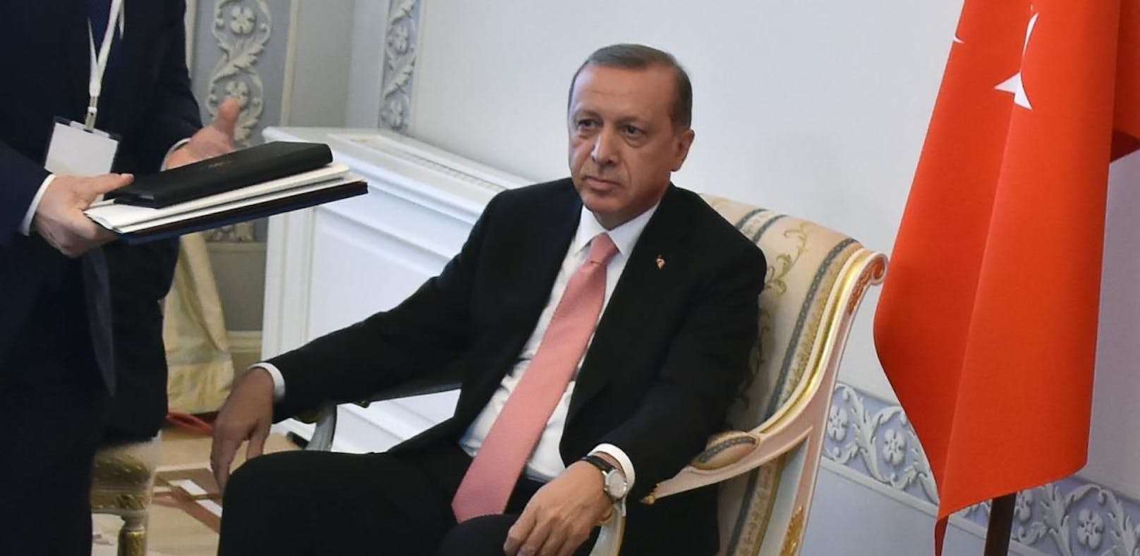Türken rügen Botschafter für "unislamisches" Sitzen