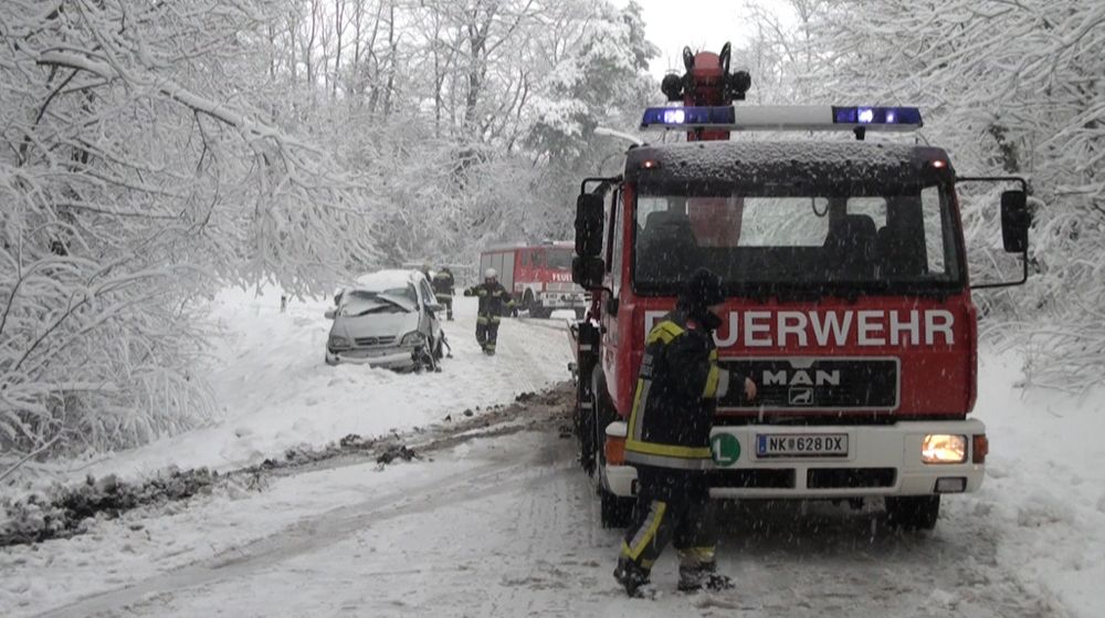 Schnee-Straßen fordern zwei Schwerverletzte - Niederösterreich | heute.at