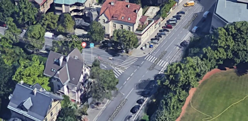 An der Kreuzung Hasenauerstraße - Gymnasiumstraße stürzte der 23-Jährige