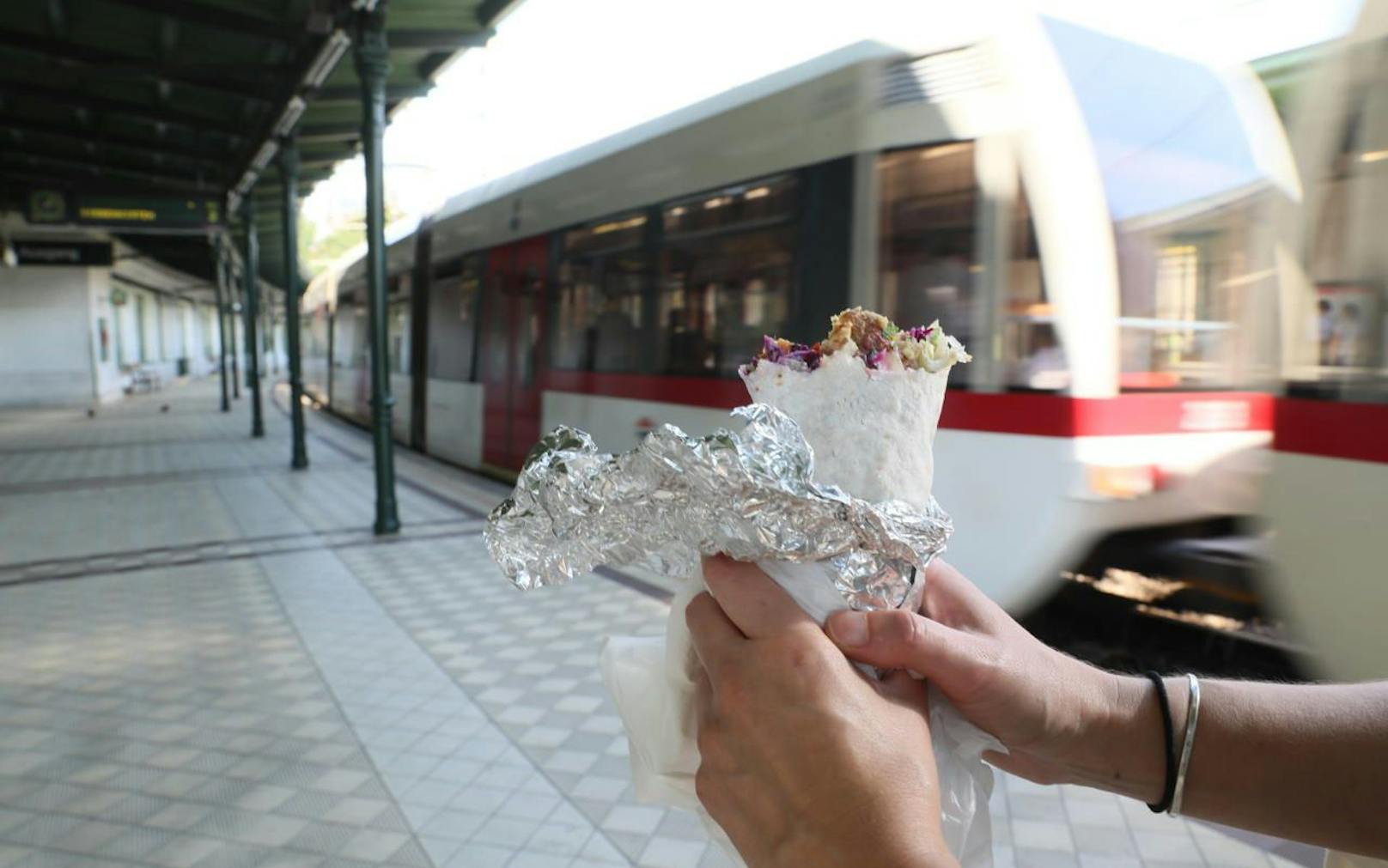 Ab 15. Jänner 2019 darf auf keiner U-Bahn-Linie mehr gegessen werden.