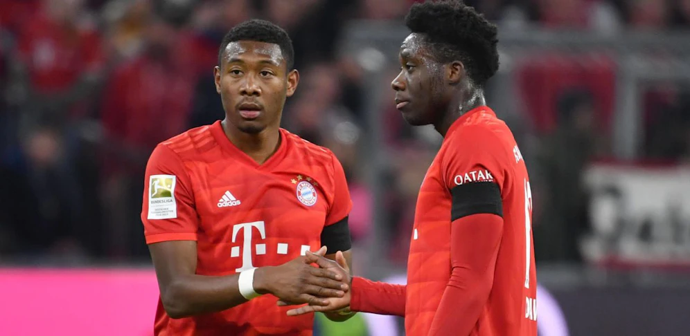 David Alaba mit seinem Teamkollegen Alphonso Davies.